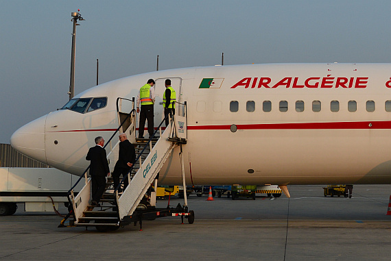 Air Algerie Boeing 737-800 7T-VKD_13 Celebi Fluggasttreppe Foto PA Austrian Wings Media Crew