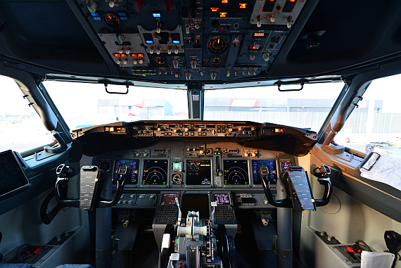 Blick ins Cockpit der 737-800