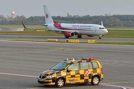 Air Algerie mit Follow Me Wagen Foto PA Austrian Wings Media Crew