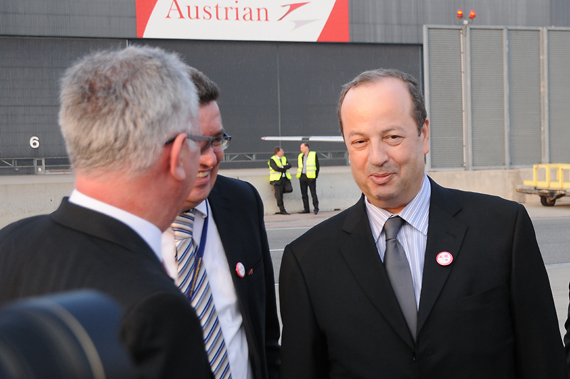 Air Algerie CEO Boultif Mohamed Salah (rechts)