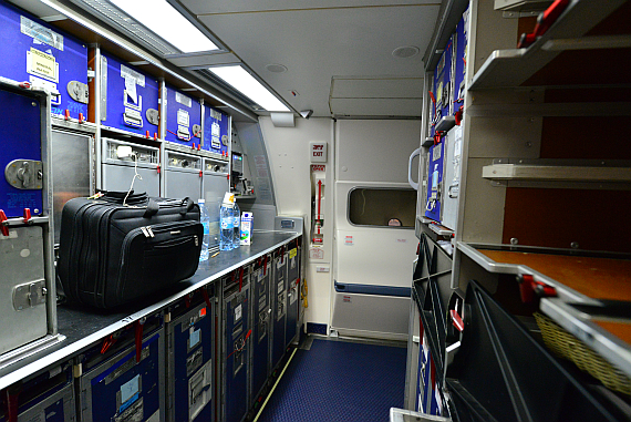 El Al Israel Airlines Boeing 767-300ER Galley Bordküche Foto PA Austrian Wings Media Crew