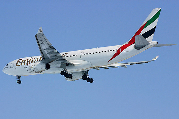 Emirates A330 im Landeanflug