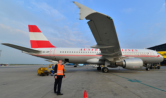 Kapitän Peter Uhl beim Outside Check_1 Foto PA Austrian Wings Media Crew Kapitän Peter Uhl beim Outside Check_1 Foto PA Austrian Wings Media Crew