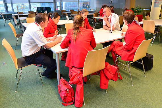 Das Briefing zu Dienstbeginn ist obligatorisch Das Briefing zu Dienstbeginn ist obligatorisch