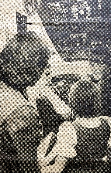 Der heutige Flugkapitän als Teenager im Cockpit einer DC-9 Super 80, wie die MD-81 Anfang der 1980er Jahre noch genannt wurde - Foto: Archiv Familie Uhl