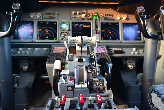 Schubhebel Cockpit Symbolbild Sujetbild Boeing 737 Air Algerie Foto PA Austrian Wings Media Crew