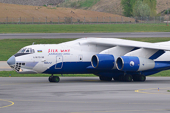 Silk Way IL-76 4K-AZ101 Closeup Foto PA Austrian Wings Media Crew