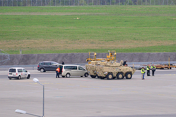 Silk Way IL-76 Steyr Radpanzer Foto PA Austrian Wings Media Crew