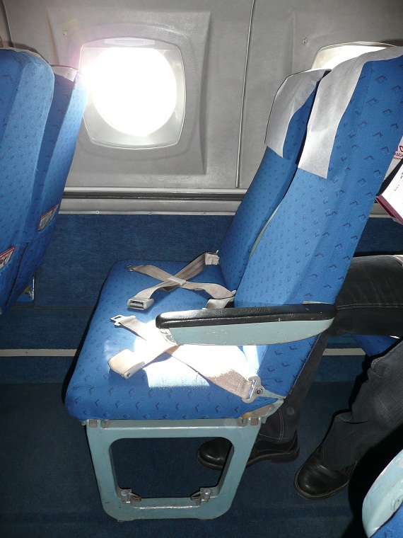 Ein typischer Yak-40 Sitz in RA-88180. Ein typischer Yak-40 Sitz in RA-88180.
