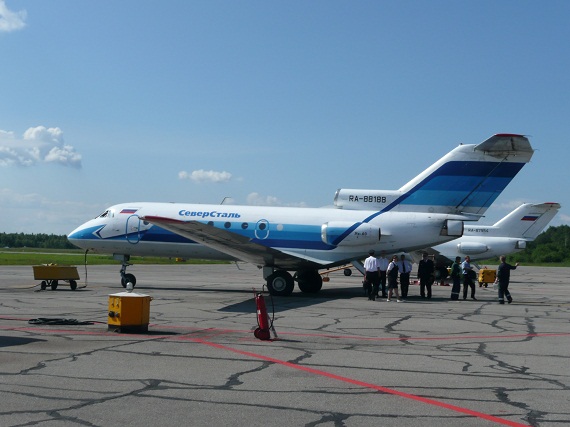 RA-88188 wird für den Flug nach Petrozavodsk auf der Rampe hergerichtet. Auslastung: 1 Passagier!