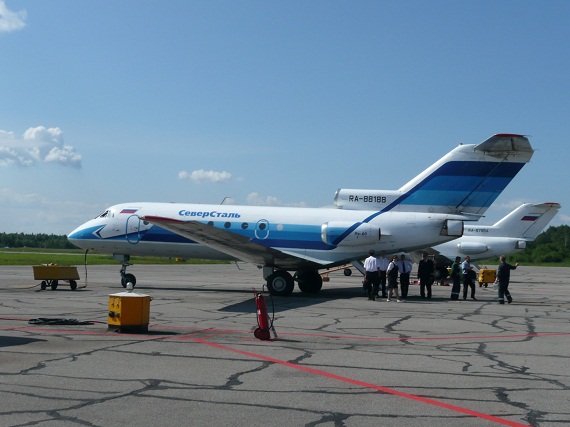 RA-88188 wird für den Flug nach Petrozavodsk auf der Rampe hergerichtet. Auslastung: 1 Passagier! RA-88188 wird für den Flug nach Petrozavodsk auf der Rampe hergerichtet. Auslastung: 1 Passagier!