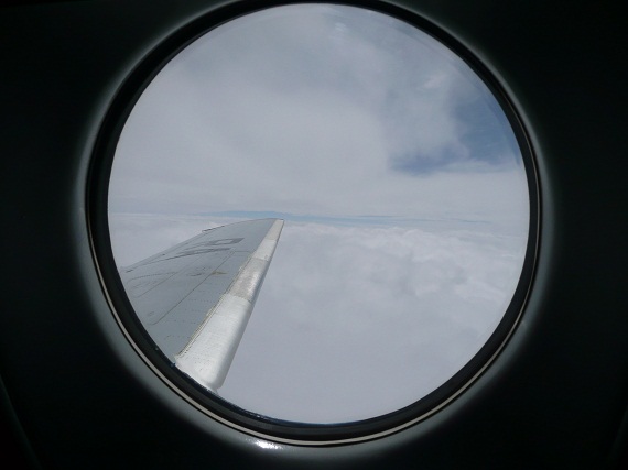 Im Vergleich zur TU-134 sind die Fenster der Yak-40 winzig. Im Vergleich zur TU-134 sind die Fenster der Yak-40 winzig.