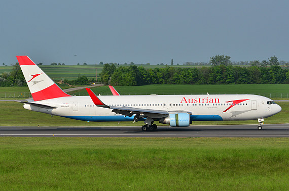 AUA Austrian Airlines boieng 767-300ER OE-LAZ Landung mit Schubumkehr Foto PA Austrian Wings Media Crew