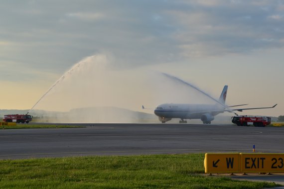 Air China A330 Water Salute Foto PA Austrian Wings Media Crew Air China A330 Water Salute Foto PA Austrian Wings Media Crew