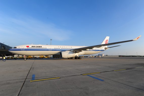 Air China Erstlandung Airbus A330-300 DSC_0034 Foto PA Austrian Wings Media Crew