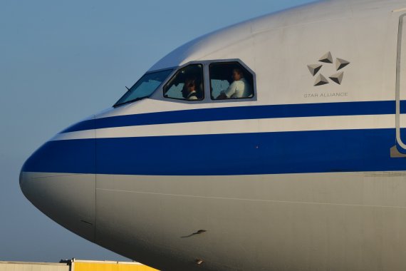 Air China Erstlandung Closeup Cockpit Foto PA Austrian Wings Media Crew