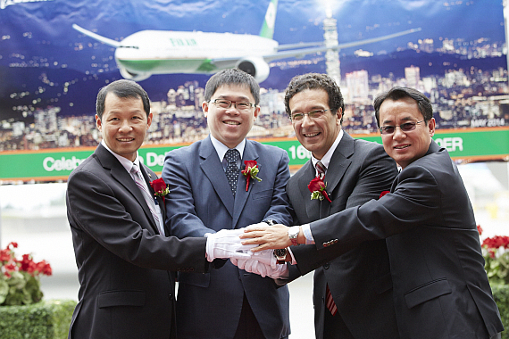 EVA AIR Präsident Austin Cheng, EVA AIR-Vorsitzender K.W. Chang, Boeing Marketing Sales Strategy & Operations Vizepräsident Ihssane Mounir und General Manager GE Aviation-Greater China Weiming Xiang - Foto: EVA AIR