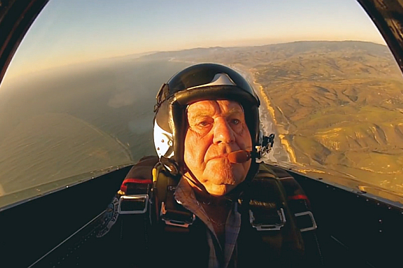 Pilot Eddie Andreini im Cockpit - Foto (Screenshot) via Vimeo