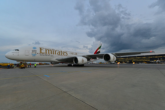Emirates A380 A6-EES Erstlandung Wien Parkposition H48_3 Foto PA Austrian Wings Media Crew