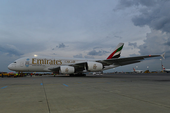 Emirates A380 A6-EES Erstlandung Wien Parkposition H48_4 Foto PA Austrian Wings Media Crew