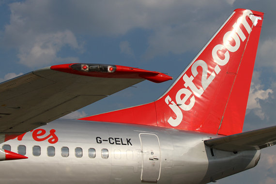 Jet2-Erstlandung-Flughafen-Wien-Boeing-737-300-G-CELK_1-Foto-RR-Austrian-Wings-Media-Crew
