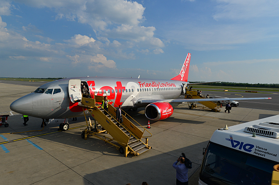 Jet2 Erstlandung Flughafen Wien Boeing 737-300 G-CELK_5 Foto PA Austrian Wings Media Crew