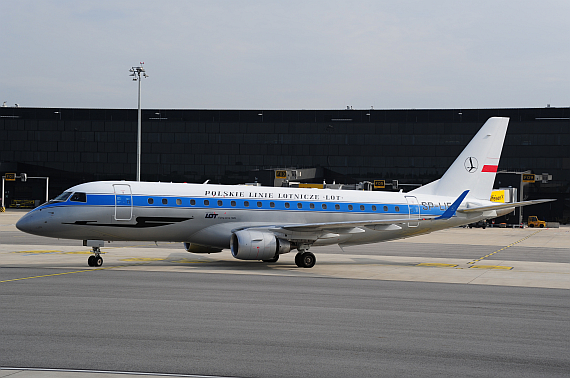 LOT Polish Airlines Embraer E175 Retro SP-LIE_8 Foto PA Austrian Wings Media Crew