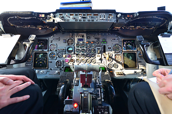 Schubhebel Cockpit Boeing 737-300 Jet2 G-CELK_1 Foto PA Austrian Wings Media Crew