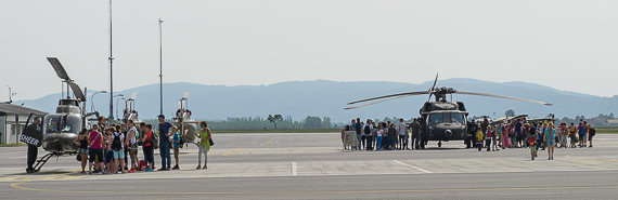 Tag der Schulen Langenlebarn OH-58 Kiowa und Black Hawk Foto Markus Dobrozemsky