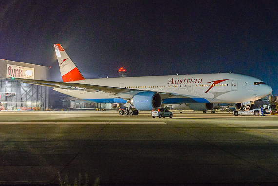 AUA AUstrian Airlines Boeing 777 OE-LPE Ankunft Wien_1 Dobrozemsky