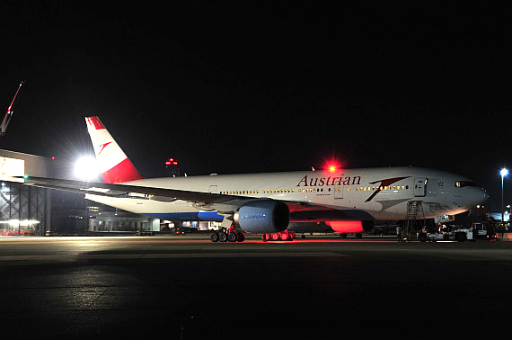 AUA AUstrian Airlines Boeing 777 OE-LPE Ankunft Wien_4 Huber Austrian Wings Media Crew