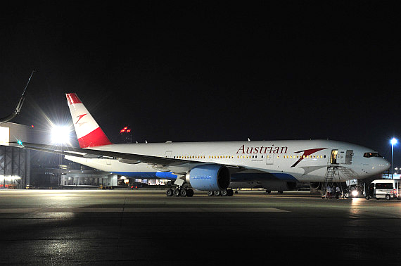AUA AUstrian Airlines Boeing 777 OE-LPE Ankunft Wien_5 Huber Austrian Wings Media Crew