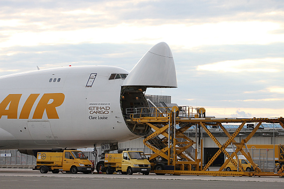 Atlas Air Boeing 747-400F N476MC_2 Foto Flughafen Linz Atlas Air Boeing 747-400F N476MC_2 Foto Flughafen Linz