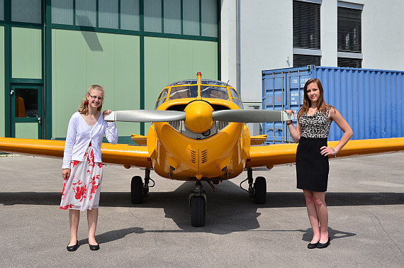 (Flug-) Technik ist längst keine reine Männerdomäne mehr: Aktuell werden auch zwei junge Damen unterrichtet. Geht es nach Direktor Koller, könnte der Frauenanteil durchaus höher sein.