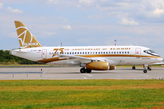 Center South Sukhoi Superjet 100 Jubiläumslackierung - Foto: Austrian Wings Media Crew Center South Sukhoi Superjet 100 Jubiläumslackierung - Foto: Austrian Wings Media Crew