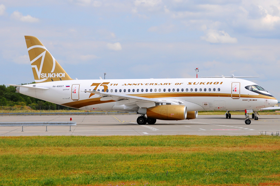 Center South Sukhoi Superjet 100 Jubiläumslackierung - Foto: Austrian Wings Media Crew