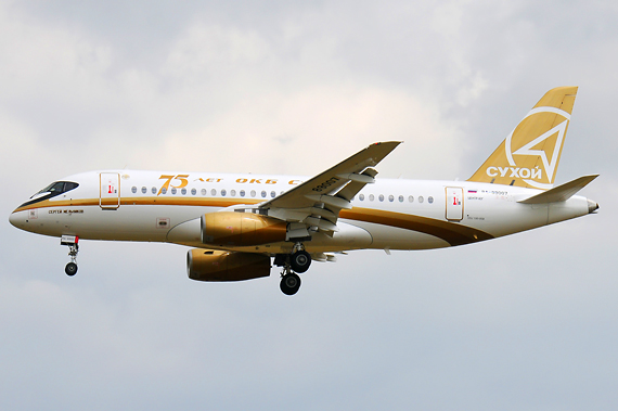 Center South Sukhoi Superjet 100 Jubiläumslackierung - Foto: Austrian Wings Media Crew Center South Sukhoi Superjet 100 Jubiläumslackierung - Foto: Austrian Wings Media Crew