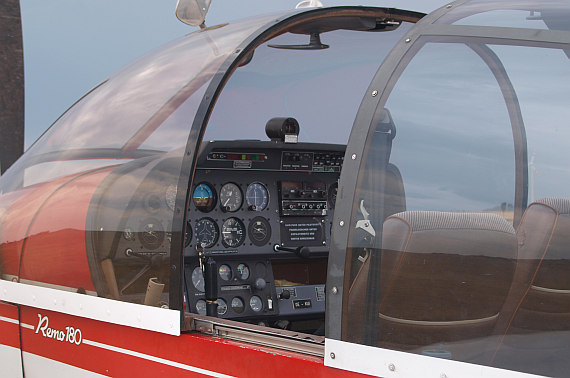 Cockpit der OE-KUI - Foto: Beate Falkensteiner