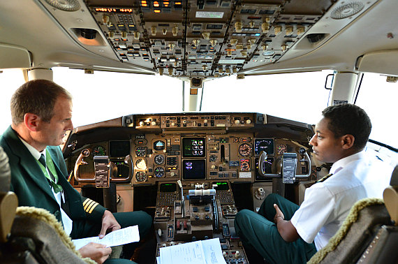 Ethiopian Airlines Boeing 757-200 Cockpit Foto PA Austrian Wings Media Crew