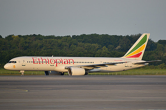 Ethiopian Airlines Boeing 757-200 ET-AMT rollt Foto PA Austrian Wings Media Crew