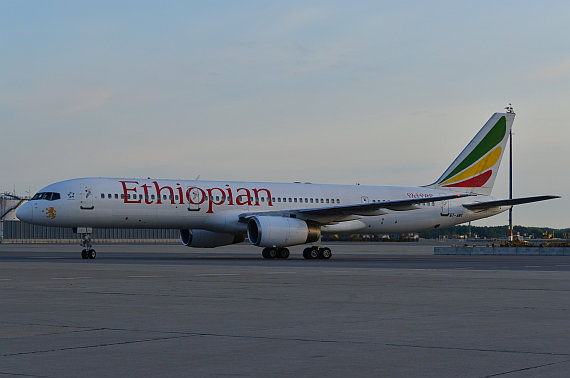 Ethiopian Airlines Boeing 757-200 ET-AMT rollt_1 Foto PA Austrian Wings Media Crew