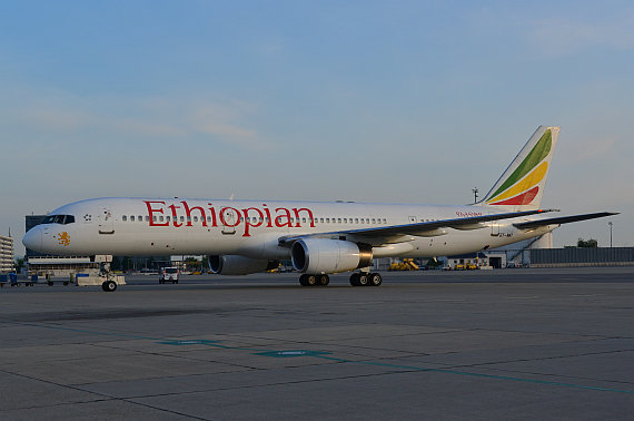 Ethiopian Airlines Boeing 757-200 ET-AMT rollt_3 Foto PA Austrian Wings Media Crew