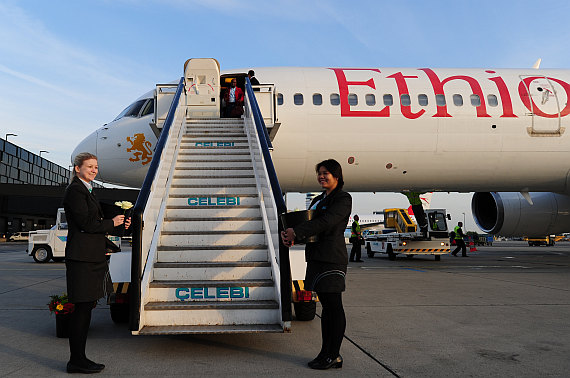 Ethiopian Erstlandung Blumenmädchen Foto PA Austrian Wings Media Crew