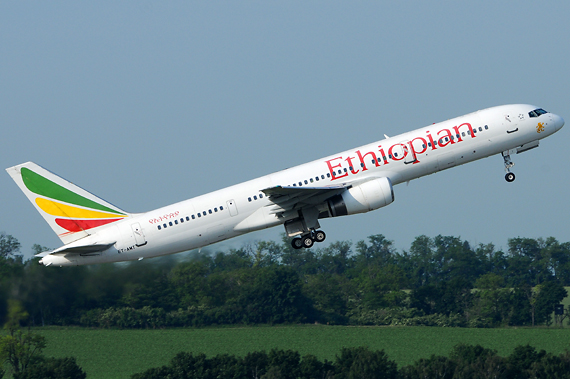 Ethiopian Airlines Boeing 757-200 beim Start nach Stockholm - Foto: Austrian Wings Media Crew