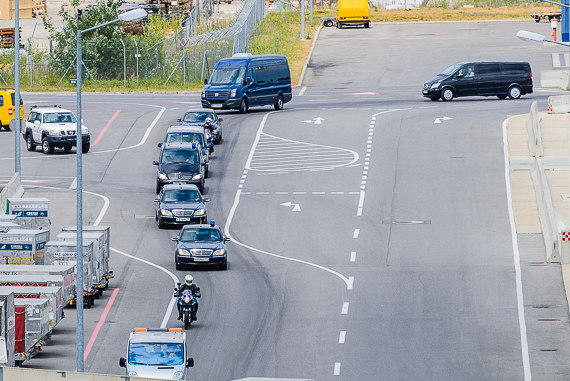 Abfahrt mit Polizeieskorte - Foto: Markus Dobrozemsky