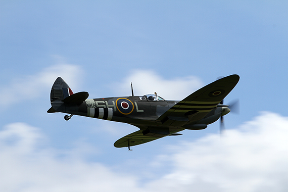 ... und ihre berühmte Kontrahentin auf englischer Seite - Die Spitfire IX