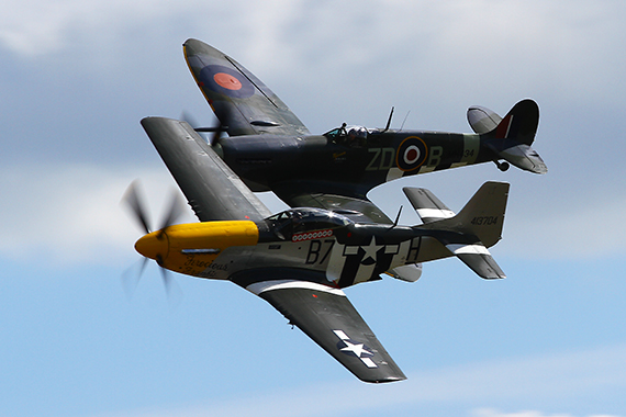 Zwei der Hauptgegner der Luftwaffe - Die amerikanische "Mustang" und die englische "Spitfire"