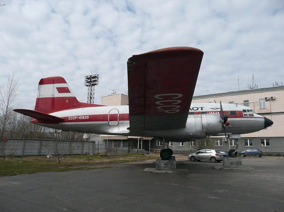 Eine ausgestellte IL-14 in den Polarfarben der Aeroflot.