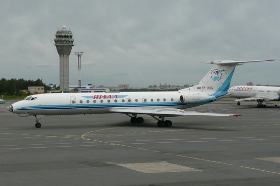 Eine TU-134A mit klassischer Glasnase und Radarkinn, in welchem sich das Wetterradar befindet.