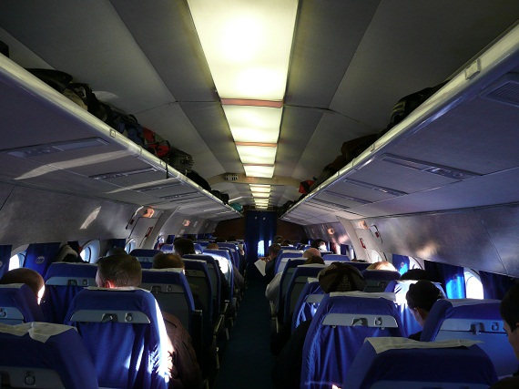 Die klassische TU-134 Kabine mit dem sehr angenehmen Blau der UT Air. Die klassische TU-134 Kabine mit dem sehr angenehmen Blau der UT Air.